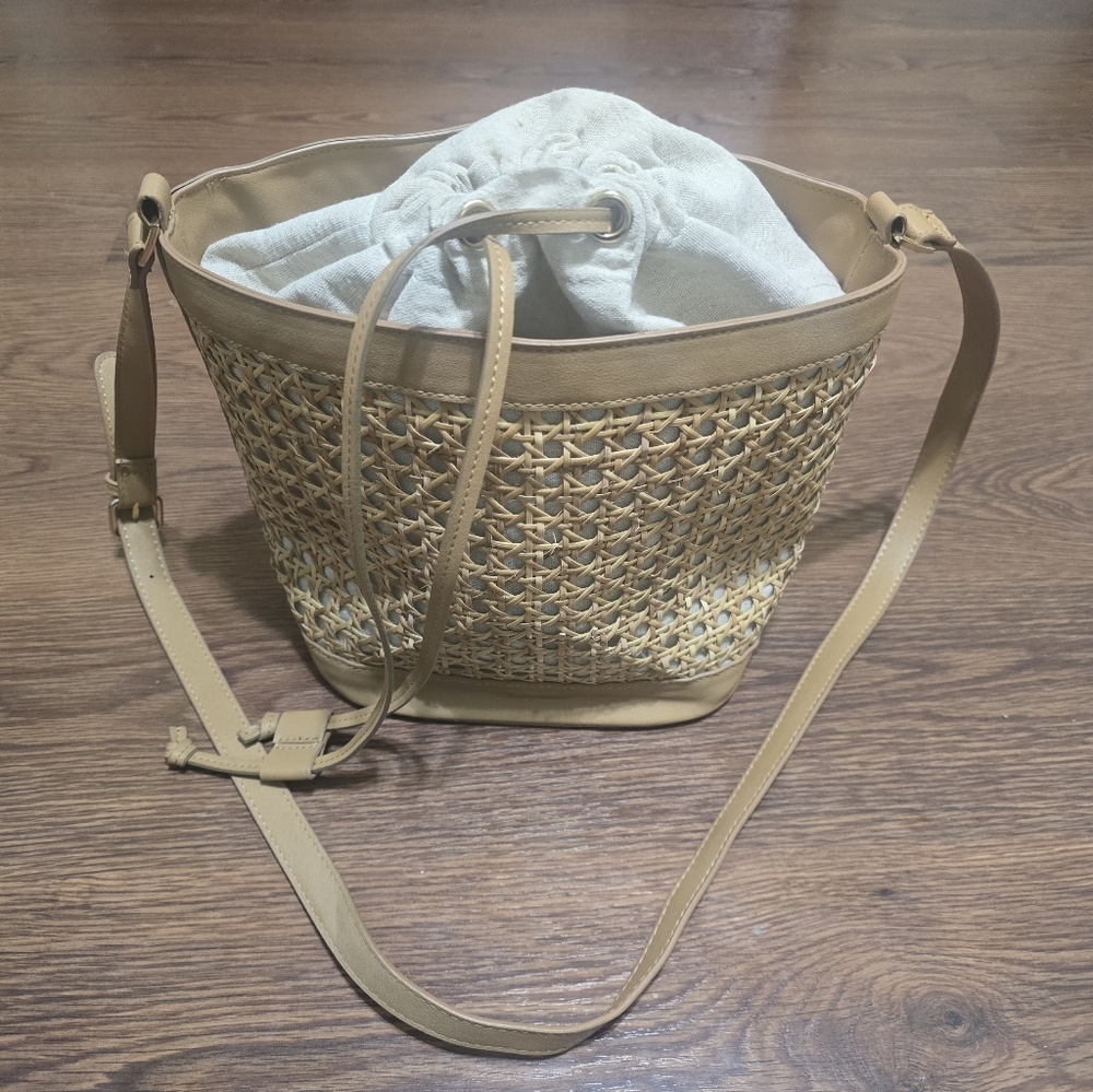 Tommy Bahama Bucket Rattan Purse Drawstring Insert Crossbody Shoulder Bag - Picture 2 of 13